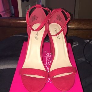 Shoe dazzle red heels